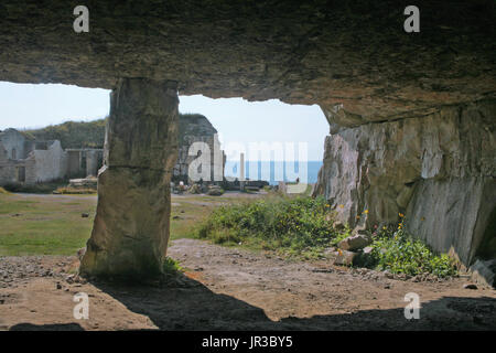 Vue de l'intérieur d'une des fouilles, la carrière Winspit, près de Worth Matravers, île de Purbeck, Dorset, Angleterre, Royaume-Uni Banque D'Images