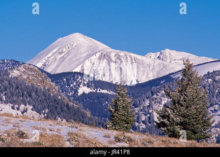 Neige de l'hiver sur la montagne et les piémonts torrey dans les montagnes près de pioneer Dillon, Montana Banque D'Images