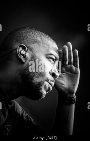 Kid Cudi exécutant à un festival de musique en Colombie-Britannique Canada en noir et blanc. Banque D'Images