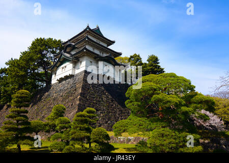 Ancien château de Fujimi style-yagura tour de garde au Palais Impérial de Tokyo au Japon Banque D'Images