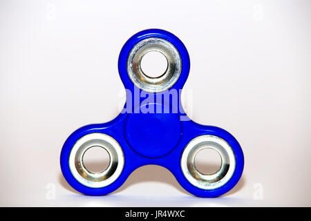 Spinner bleu isolé sur fond blanc libre. Banque D'Images