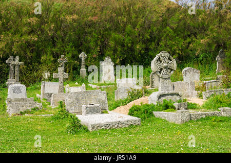 Pierres tombales anciennes dans un cimetière, UK Banque D'Images