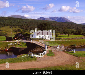 Belle vue d'été de Moy Pont sur le Canal Calédonien vers Ben Nevis, Highlands Banque D'Images