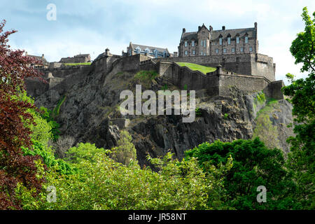 Vue de Le Château d'Édimbourg, Princes Street Gardens, Édimbourg, Écosse, Royaume-Uni Banque D'Images