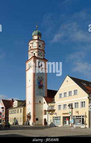 Lenbachstraße avec l'église Notre Dame, Schrobenhausen, Haute-Bavière, Bavière, Allemagne Banque D'Images