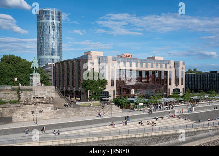 Hôtel Hyatt Regency sur la Banque mondiale, Kennedy à l'arrière du bâtiment de bureaux Kölntriangle, Cologne, Rhénanie du Nord-Westphalie Banque D'Images