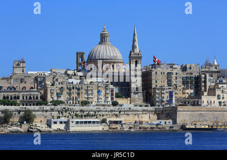 Vue de la ville de Sliema, La Valette, à travers le port de Marsamxett, à Malte Banque D'Images