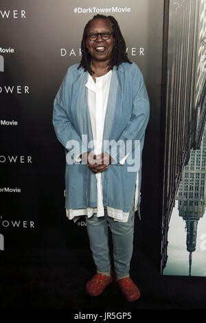 Whoopi Goldberg participe à "la tour sombre" new york en première mondiale au musée d'art moderne le 31 juillet 2017 à new york. Banque D'Images