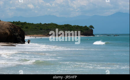 'La Lancha' plage près de Punta Mita au nord de Puerto Vallarta, Mexique. Il montre une plage isolée avec beau paysage et de belles vagues, populaire pour le surf Banque D'Images