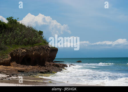 'La Lancha' plage près de Punta Mita au nord de Puerto Vallarta, Mexique. Il montre une plage isolée avec beau paysage et de belles vagues, populaire pour le surf Banque D'Images