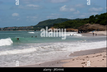 'La Lancha' plage près de Punta Mita au nord de Puerto Vallarta, Mexique. Il montre une plage isolée avec beau paysage et de belles vagues, populaire pour le surf Banque D'Images