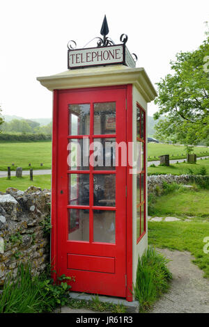 K1 Repère restauré 236 Téléphone fort restauré cabine téléphonique, guerre Tyneham, Dorset Banque D'Images