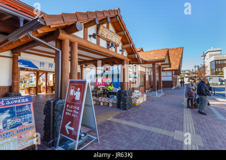 Le JAPON, FUJIKAWAGUCHIKO - 22 novembre : la station de Kawaguchiko Fujikawaguchiko au Japon, le 22 novembre 2013. La gare de Kawaguchiko Lake près de M Banque D'Images