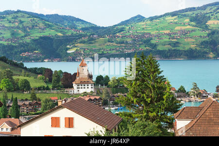 Ville de Spiez au bord du lac de Thoune en Suisse Banque D'Images