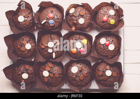 Plateau de muffins aux pépites de chocolat Banque D'Images