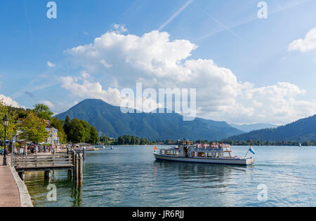 Bateau de croisière sur le lac Tegernsee, Tegernsee, Bavière, Allemagne Banque D'Images