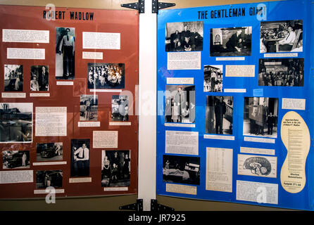 Alton, Illinois, USA. 06Th Aug, 2017. Détail d'une exposition sur Robert Wardlow, l'homme le plus grand du monde à 8'11'', à l'Alton Musée d'histoire et d'Art. Né en 1918 à Alton, Wardlow était un géant de l'hypophyse qui, à l'âge de neuf ans, était déjà 6 pieds 2. Il a brièvement rejoint le cirque Ringling Bros Circus, et il a été un ambassadeur de bonne volonté pour l'International Shoe Company wihich lui a fourni sa taille 37 chaussures, mais sa taille à l'origine de nombreux problèmes médicaux et il est mort en 1940 d'une infection causée par une ampoule sur son pied. Crédit : Brian Cahn/ZUMA/Alamy Fil Live News Banque D'Images