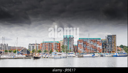 Logement social,et des yachts de plaisance à Ipswich Banque D'Images
