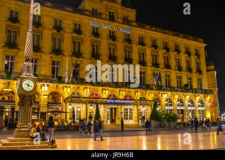 BORDEAUX, FRANCE - 10 NOVEMBRE 2015 : Grand Hotel de Bordeaux dans la nuit Banque D'Images