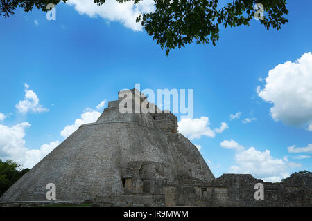 Pyramide du Magicien (Piramide del Adivino) dans l'ancienne ville maya Uxmal, Mexique Banque D'Images