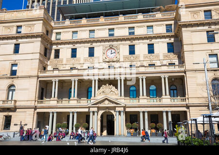 Les enfants de l'école australienne class payer une visite à la maison de la douane bâtiment dans le centre-ville de Sydney Circular Quay, Sydney, Australie Banque D'Images