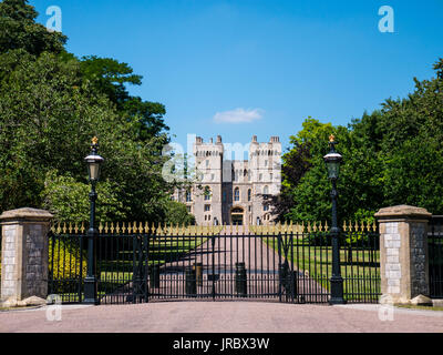 Le Château de Windsor Vue à partir de la Longue Marche, Windsor, Berkshire, Angleterre, RU, FR.