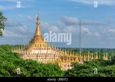 Belle pagode bouddhiste, Thanboddhay Phaya à Monywa, Myanmar Banque D'Images