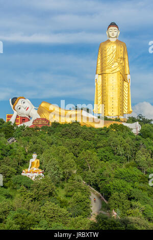 Laykyun Sekkya à Monywa, Myanmar. Tataung Bodhi Bouddha Debout est la deuxième plus haute statue au monde. Banque D'Images