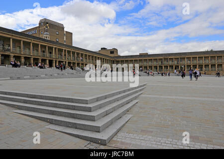 Pièce Hall, Halifax, après une vaste amélioration de la piazza. Rouvert Août 2017 Banque D'Images