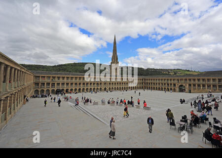 Pièce Hall, Halifax, après une vaste amélioration de la piazza. Rouvert Août 2017 Banque D'Images