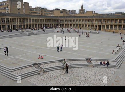 Pièce Hall, Halifax, après une vaste amélioration de la piazza. Rouvert Août 2017 Banque D'Images