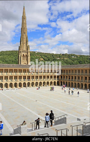 Pièce Hall, Halifax, après une vaste amélioration de la piazza. Rouvert Août 2017 Banque D'Images