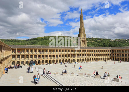 Pièce Hall, Halifax, après une vaste amélioration de la piazza. Rouvert Août 2017 Banque D'Images