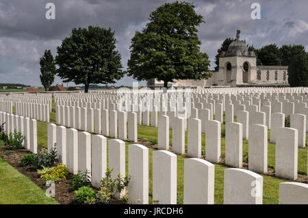 L'atmosphère poignante de la guerre mondiale 1 cimetière du Commonwealth à Tyne Cot, Passchendaele, Zonnebeke, près d'ypres en Flandre occidentale, Belgique Banque D'Images