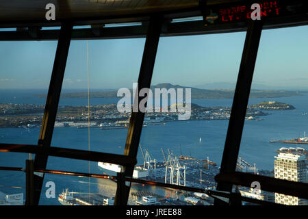 Vue sur le port de Waitemata de Sky Tower, Auckland, île du Nord, Nouvelle-Zélande Banque D'Images