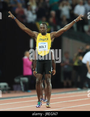 Usain Bolt de la Jamaïque prend à la piste lors de la première journée de l'IAAF 2017 Championnats du monde à la London Stadium. Banque D'Images