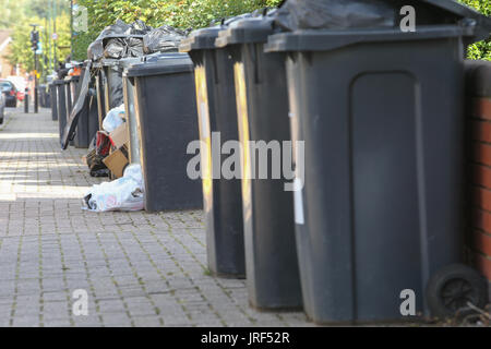 Refuser les déchets ordures s'accumule comme Birmingham Council éboueurs en grève. UK Août 2017 Banque D'Images