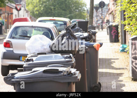 Refuser les déchets ordures s'accumule comme Birmingham Council éboueurs en grève. UK Août 2017 Banque D'Images