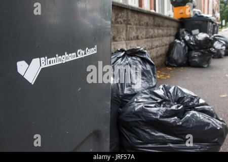 Refuser les déchets ordures s'accumule comme Birmingham Council éboueurs en grève. UK Août 2017 Banque D'Images