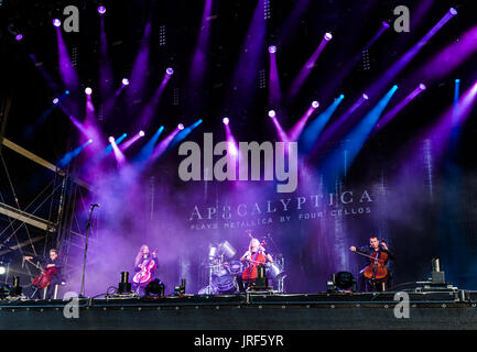 Cello-Metal finlandais Apocalyptica effectuer sur la plus difficile étape du Wacken Open Air Festival à Wacken, Allemagne, 04 août 2017. Le Wacken Open Air a lieu entre 03 et 05 août 2017. Photo : Christophe Gateau/dpa Banque D'Images