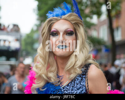 Hambourg, Allemagne. Le 05 août, 2017. Gloriander prenant part à la Christopher Street Day Parade à Hambourg, Allemagne, 05 août 2017. Photo : Daniel Reinhardt/dpa/Alamy Live News Banque D'Images