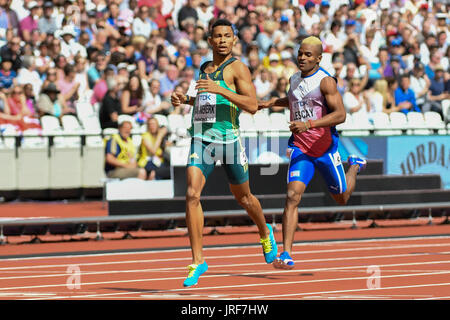 Londres, Royaume-Uni. 5 août 2017. Wayde Van Niekerk (Afrique du Sud) termine son 400m de chaleur au stade de Londres, le deuxième jour de l'IAAF World Championships London 2017 Crédit : Stephen Chung / Alamy Live News Banque D'Images