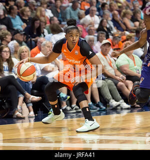 Uncasville, Connecticut, USA. 04 août, 2017. Connecticut Sun guard Alex Bentley (20) au cours de la seconde moitié du match de basket-ball WNBA entre les Phoenix Mercury et le Connecticut Sun au Mohegan Sun Arena. Arizona Phoenix défait 93-92. Chris Poss/Alamy Live News Banque D'Images