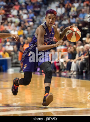 Uncasville, Connecticut, USA. 04 août, 2017. Phoenix Mercury guard, Danielle Robinson (11) au cours de la première moitié du match de basket-ball WNBA entre les Phoenix Mercury et le Connecticut Sun au Mohegan Sun Arena. Arizona Phoenix défait 93-92. Chris Poss/Alamy Live News Banque D'Images