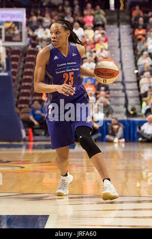 Uncasville, Connecticut, USA. 04 août, 2017. Phoenix Mercury guard Monique Currie (25) au cours de la première moitié du match de basket-ball WNBA entre les Phoenix Mercury et le Connecticut Sun au Mohegan Sun Arena. Arizona Phoenix défait 93-92. Chris Poss/Alamy Live News Banque D'Images