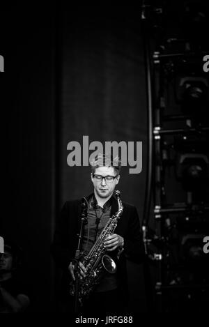 Dans un souffre music festival en Colombie-Britannique Canada en noir et blanc. Banque D'Images