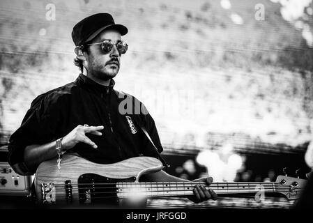 Anderson Paak & les ressortissants de l'exécution à un festival de musique en Colombie-Britannique Canada en noir et blanc. Banque D'Images