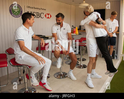 Judy Murray, Anton du Beke, Goran Ivanišević, Tim Henman, Strictly Come Dancing partenaires sont réunis pour une leçon de tennis (Murray et du Beke) et prendre part à un match d'exhibition au photocall officiel du championnat en tant que partenaire bancaire hosts c'est l'expérience du ventilateur situé dans la file d'attente de Wimbledon. Avec : Tim Henman, Goran Ivanišević, Anton du Beke, Judy Murray Où : London, England, United Kingdom Quand : 05 Jul 2017 Credit : Wheatley/WENN Banque D'Images