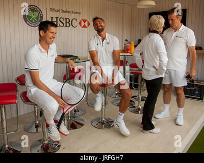 Judy Murray, Anton du Beke, Goran Ivanišević, Tim Henman, Strictly Come Dancing partenaires sont réunis pour une leçon de tennis (Murray et du Beke) et prendre part à un match d'exhibition au photocall officiel du championnat en tant que partenaire bancaire hosts c'est l'expérience du ventilateur situé dans la file d'attente de Wimbledon. Avec : Tim Henman, Goran Ivanišević, Anton du Beke, Judy Murray Où : London, England, United Kingdom Quand : 05 Jul 2017 Credit : Wheatley/WENN Banque D'Images