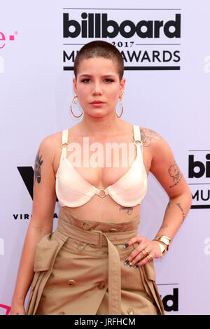 2017 Billboard Awards tenue à la T-Mobile Arena - Arrivées en vedette : Halsey Où : Las Vegas, Nevada, United States Quand : 21 mai 2017 Credit : Nicky Nelson/WENN.com Banque D'Images
